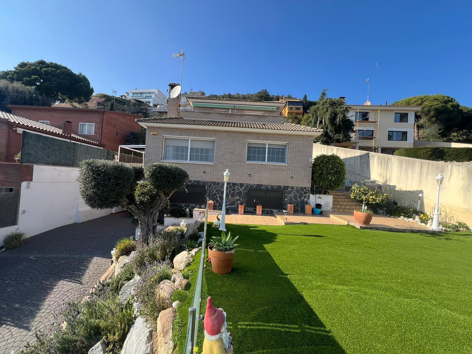 Chalet for Sale in Badalona