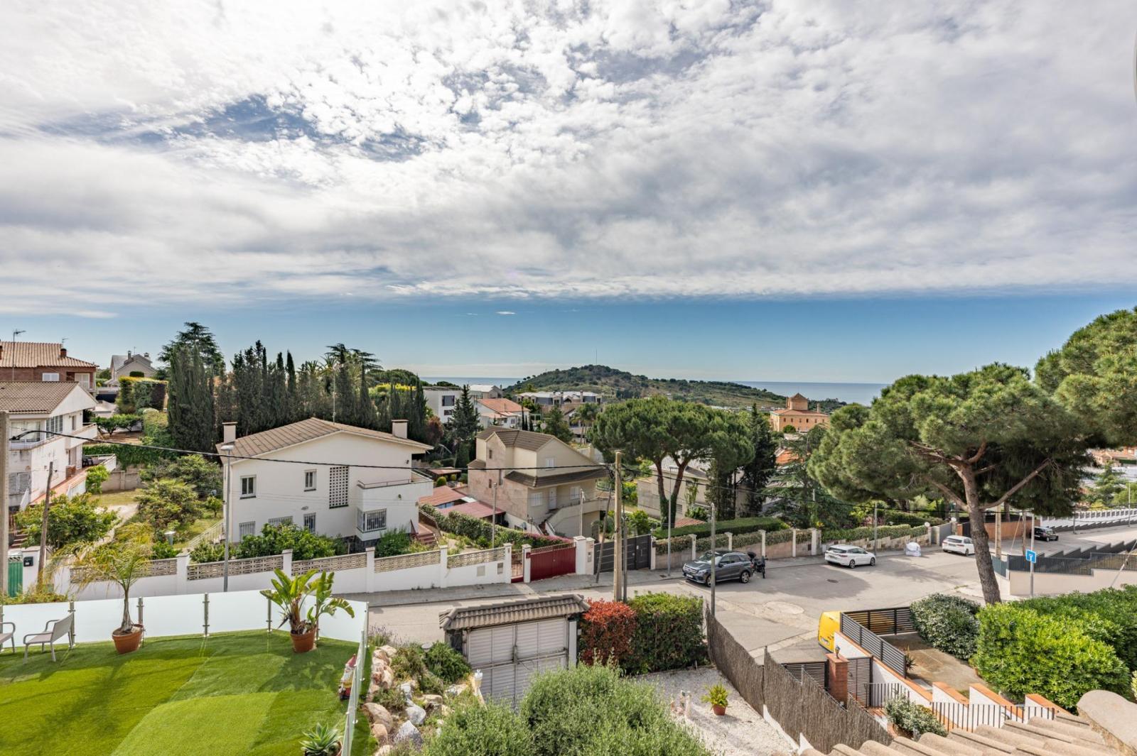 Chalet for Sale in Badalona