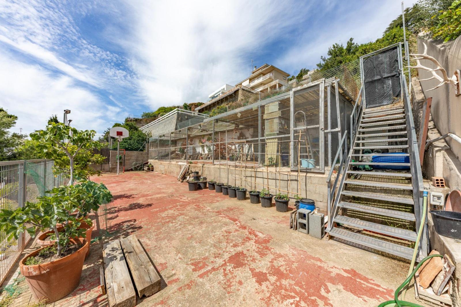 Chalet for Sale in Badalona