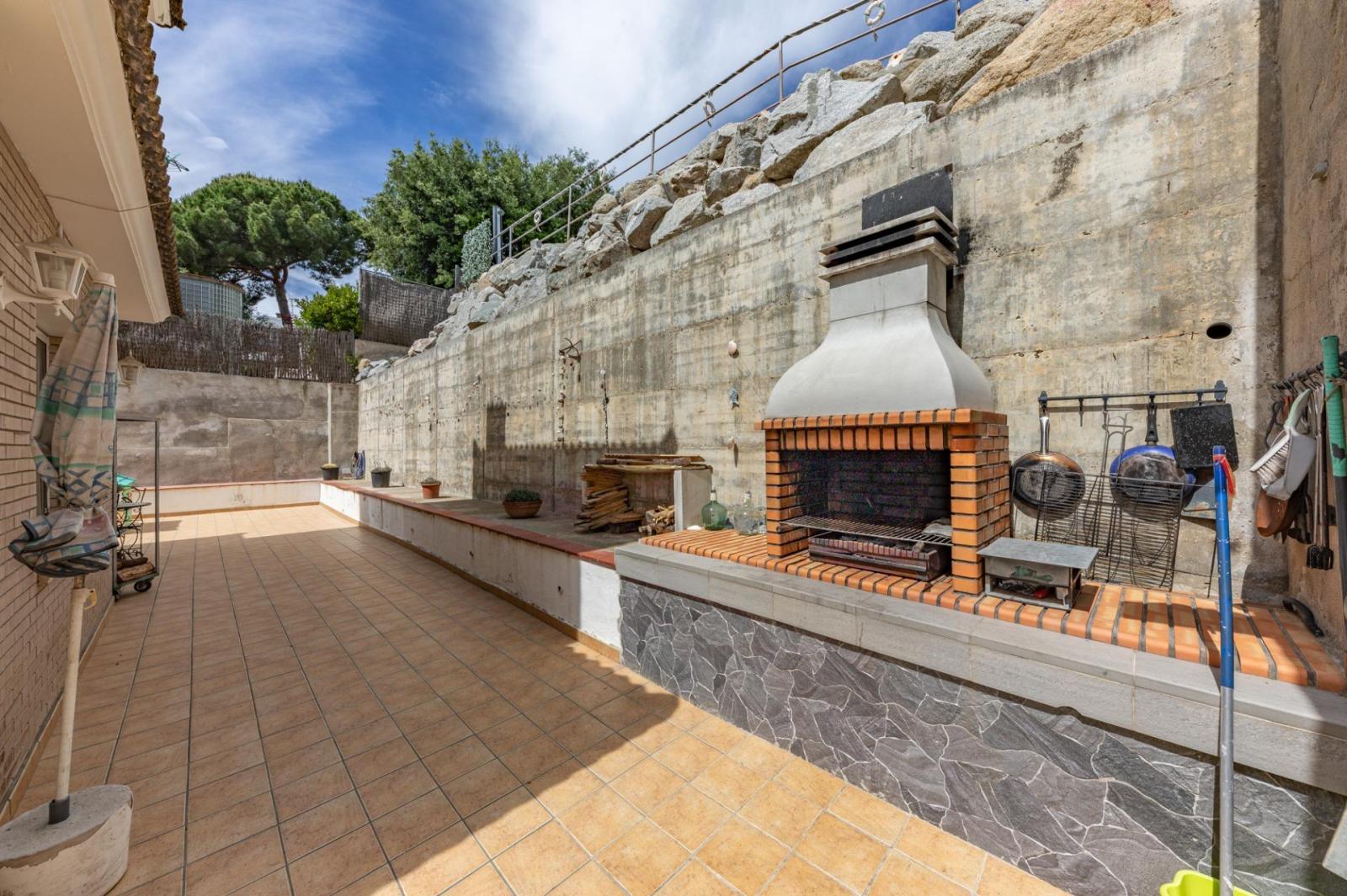 Chalet for Sale in Badalona