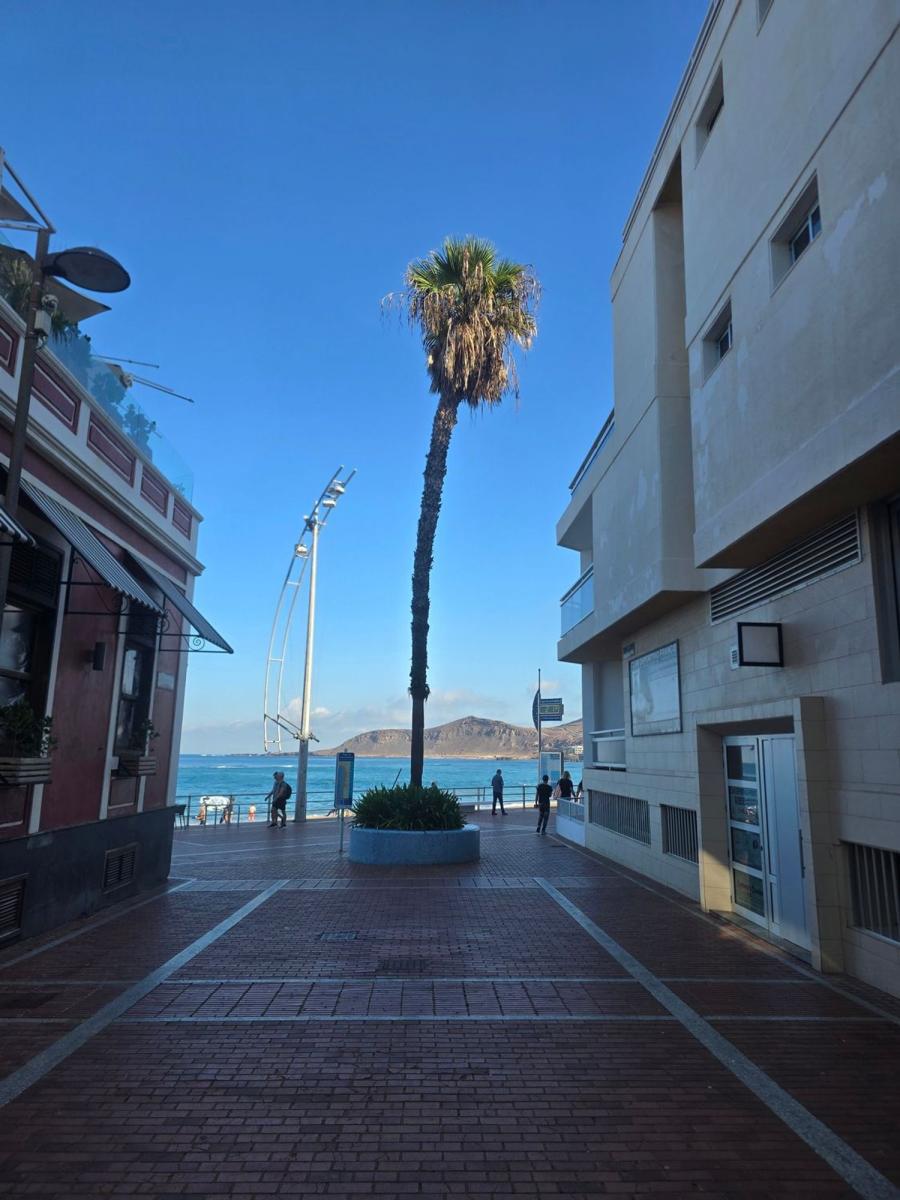 Flat for Sale in Las Palmas de Gran Canaria
