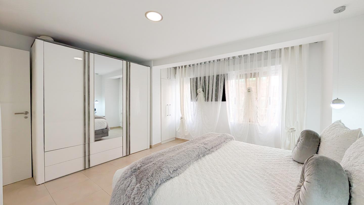 Flat for Sale in Santa Pola