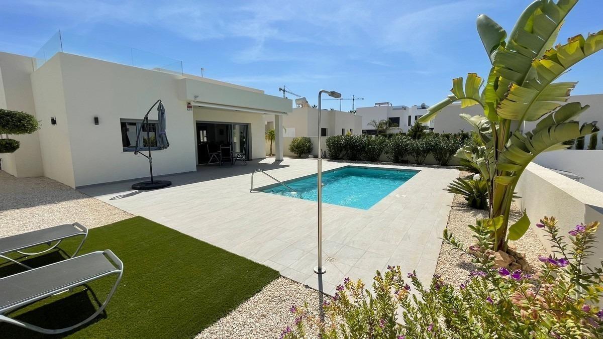 Villa for Sale in Rafal