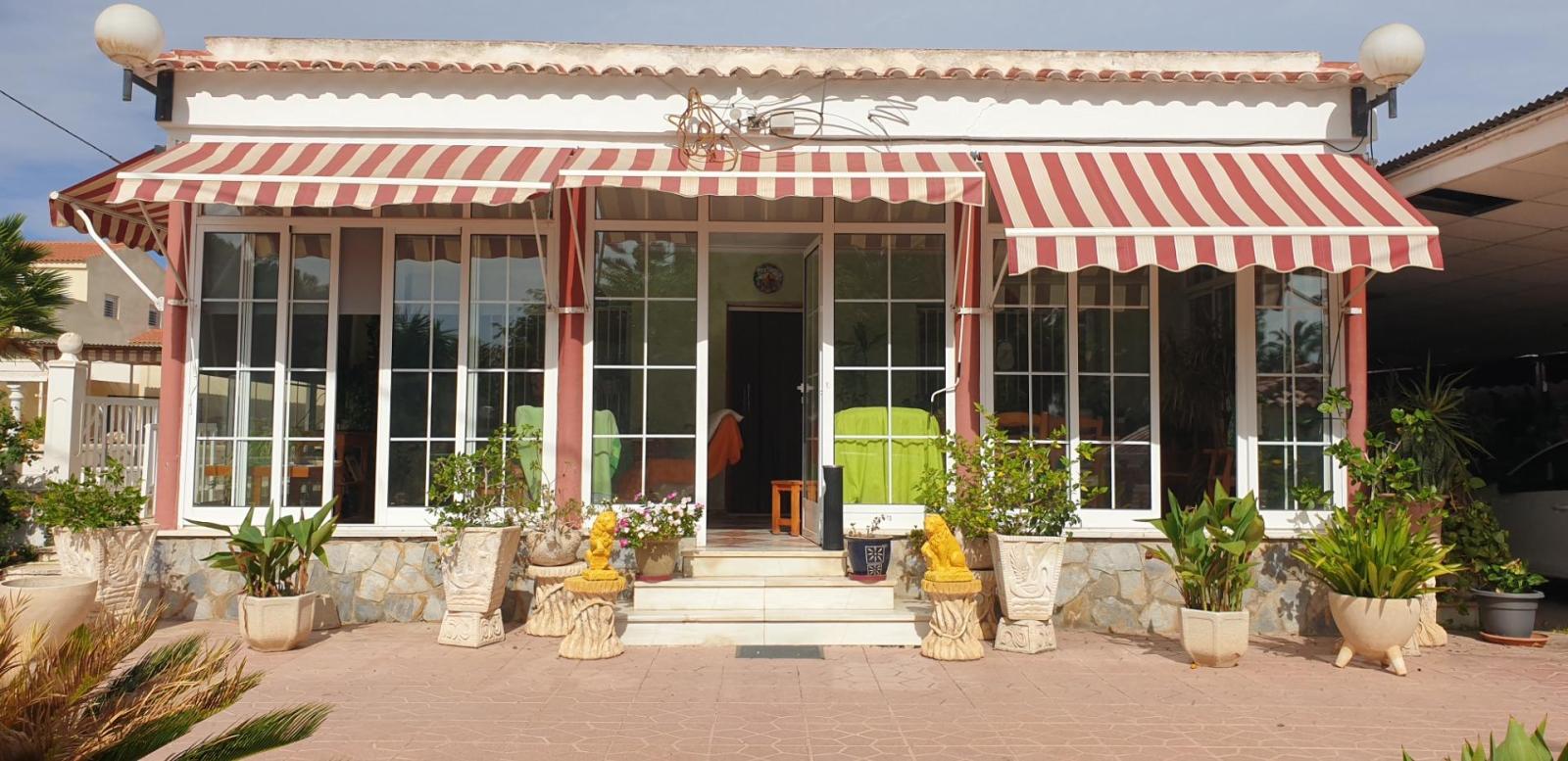 Chalet for Sale in Elche