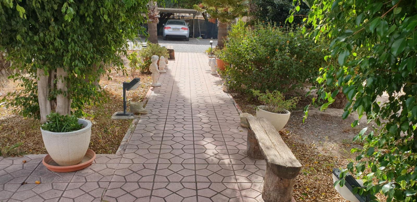 Chalet for Sale in Elche