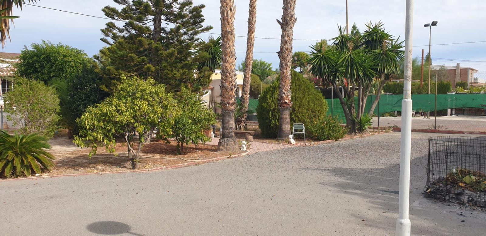 Chalet for Sale in Elche
