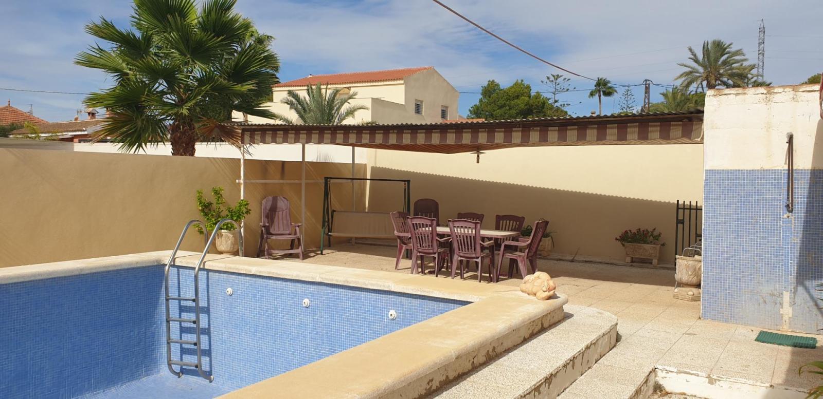 Chalet for Sale in Elche