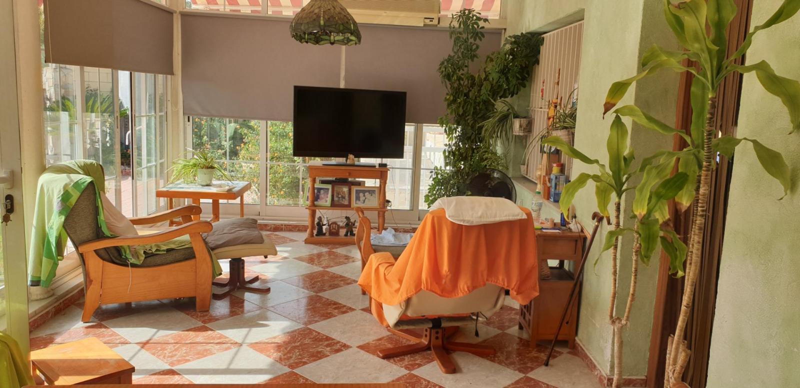 Chalet for Sale in Elche