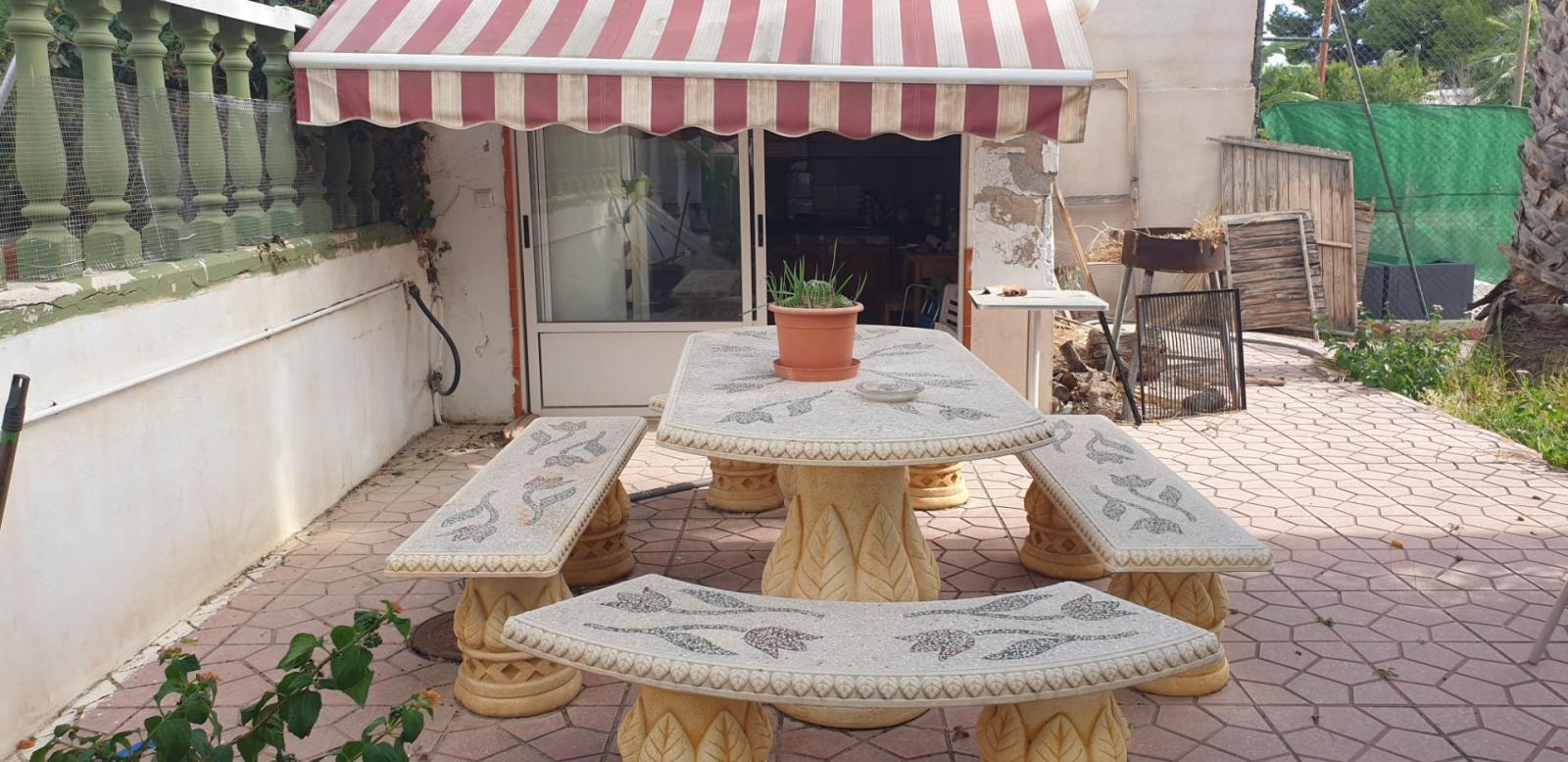 Chalet for Sale in Elche