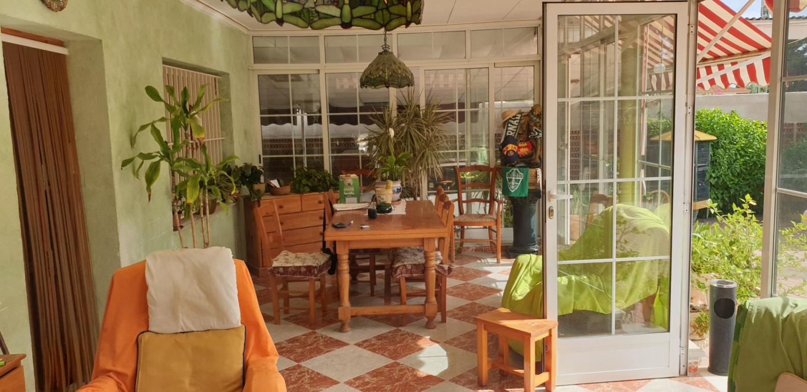 Chalet for Sale in Elche