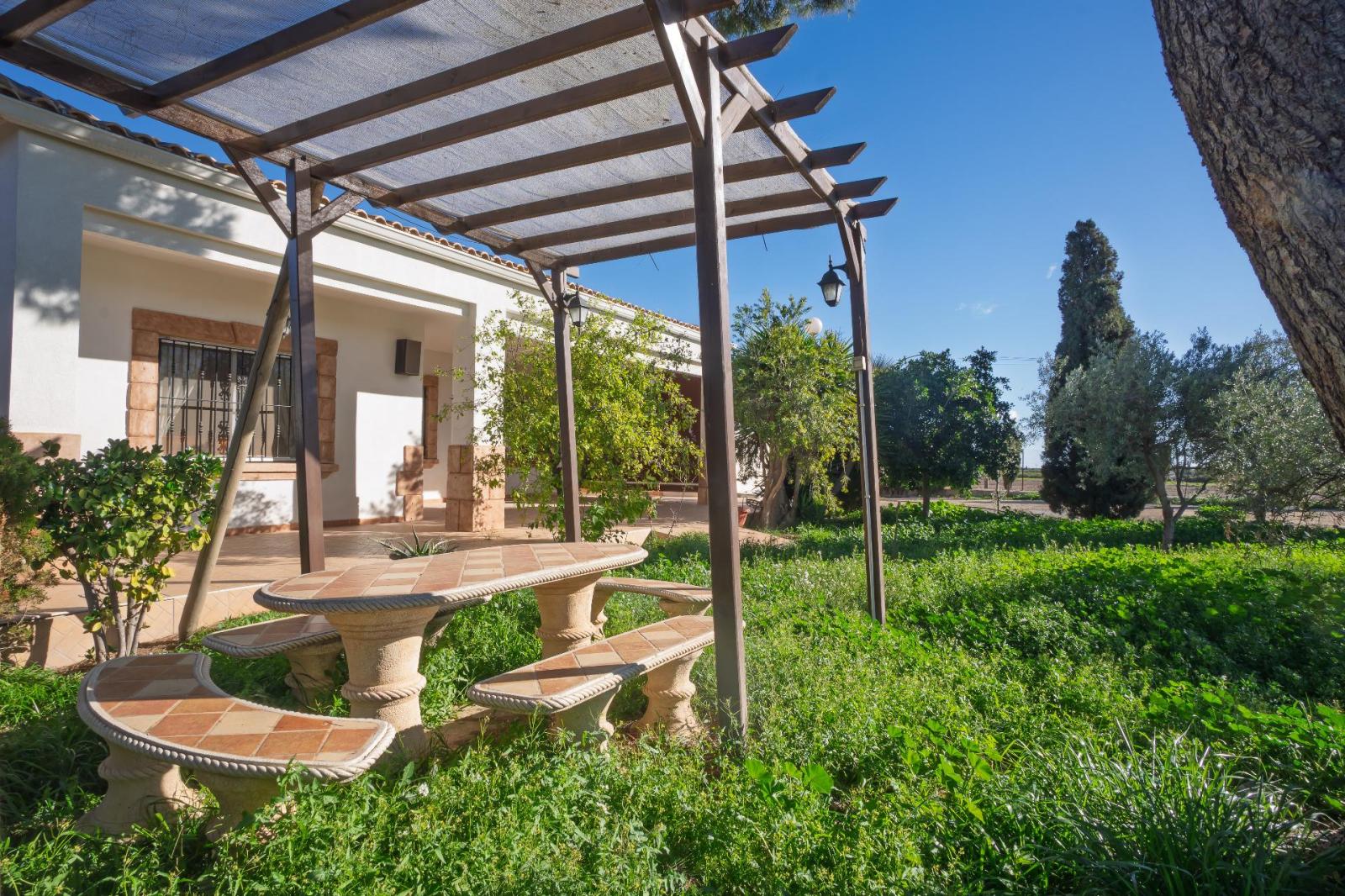Chalet for Sale in Elche