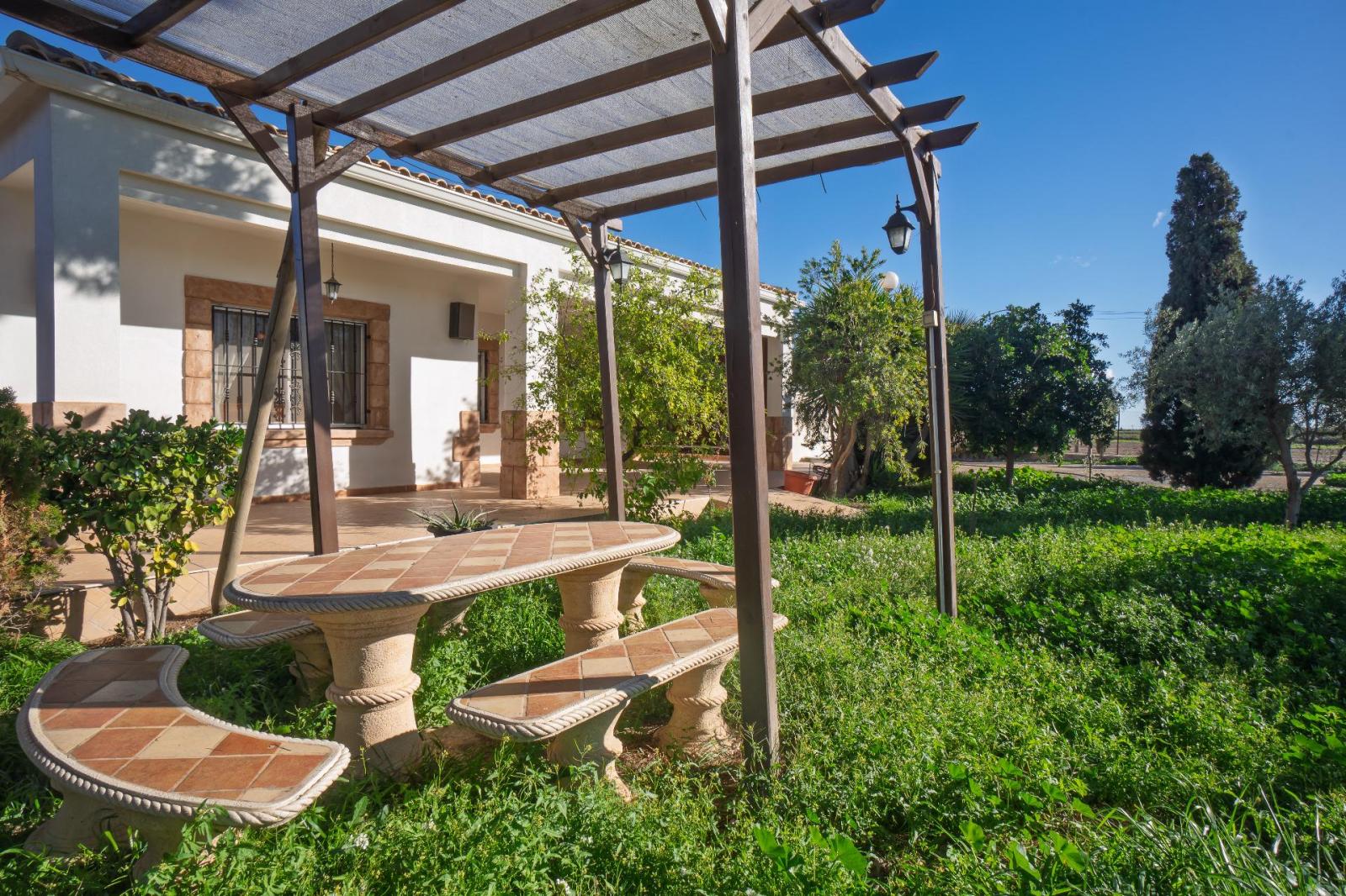 Chalet for Sale in Elche