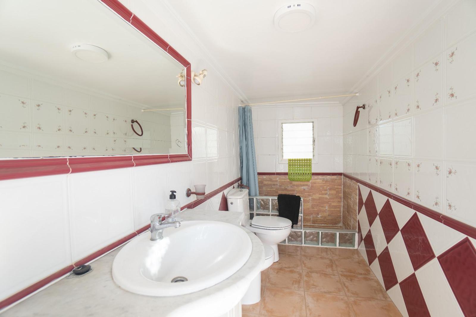 Chalet for Sale in Elche