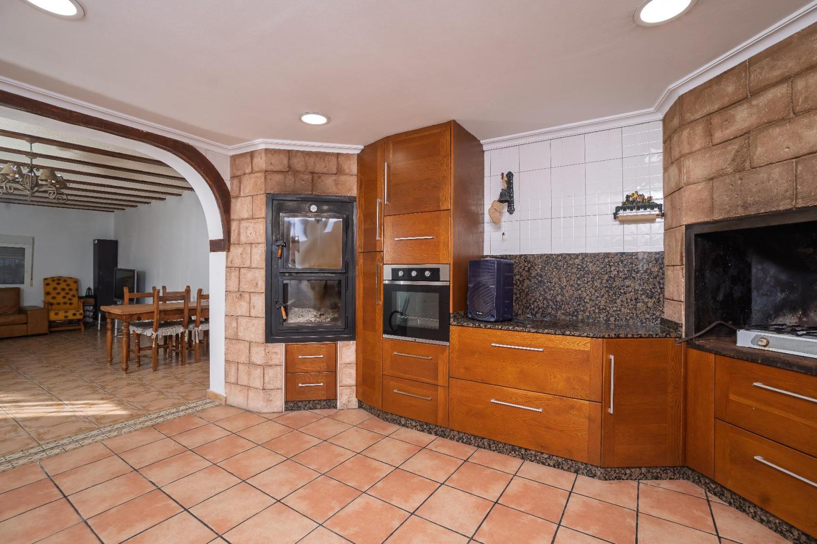 Chalet for Sale in Elche