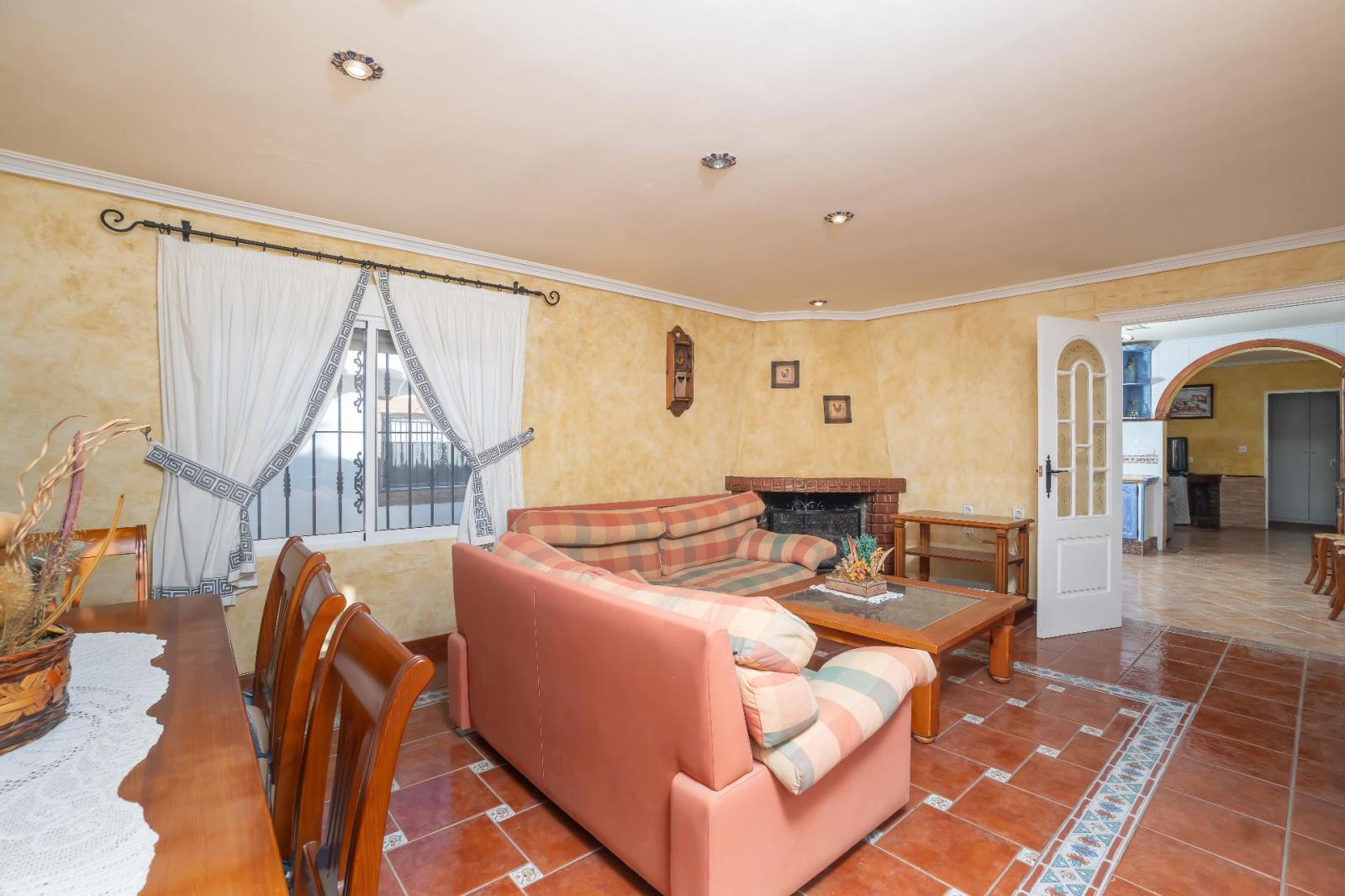 Chalet for Sale in Elche