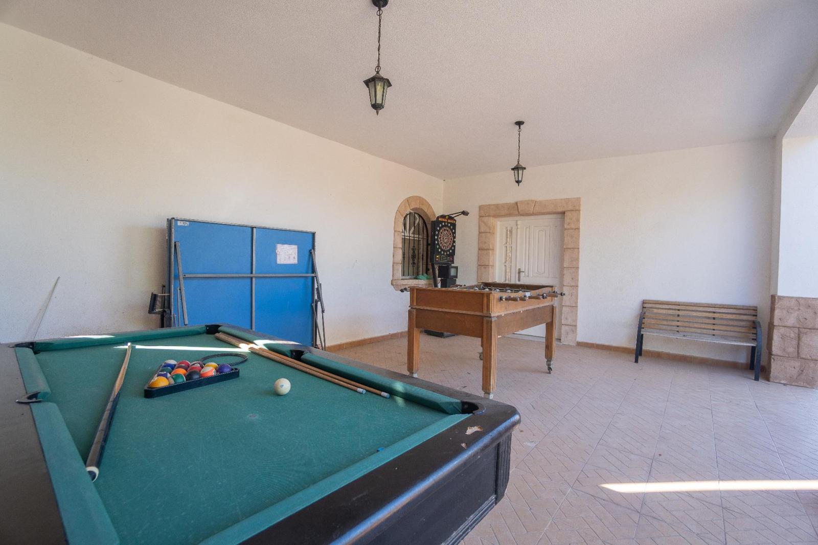 Chalet for Sale in Elche