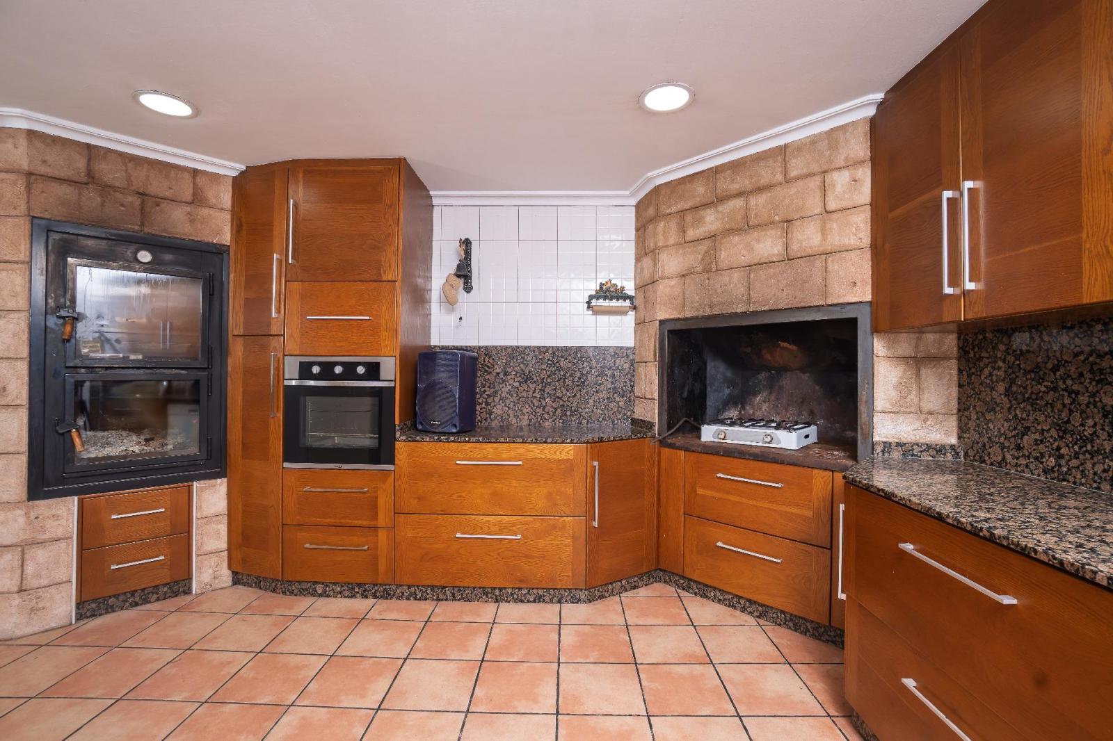 Chalet for Sale in Elche