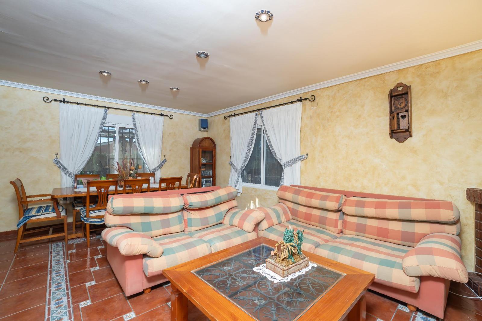 Chalet for Sale in Elche