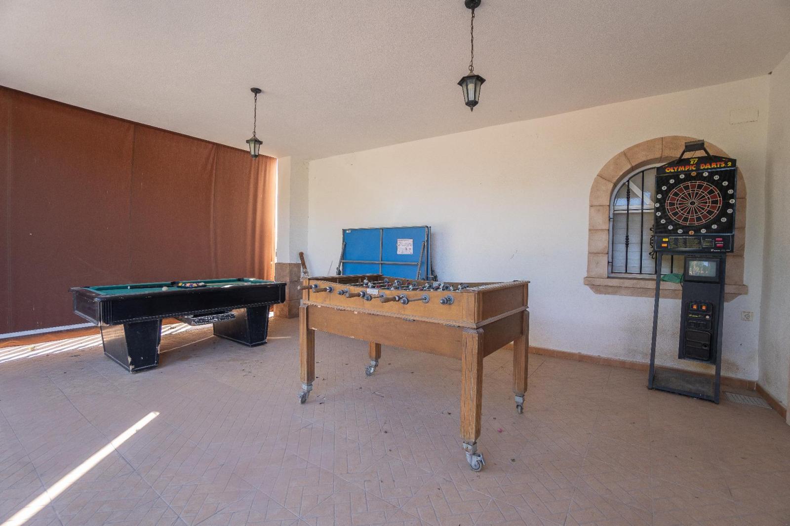 Chalet for Sale in Elche