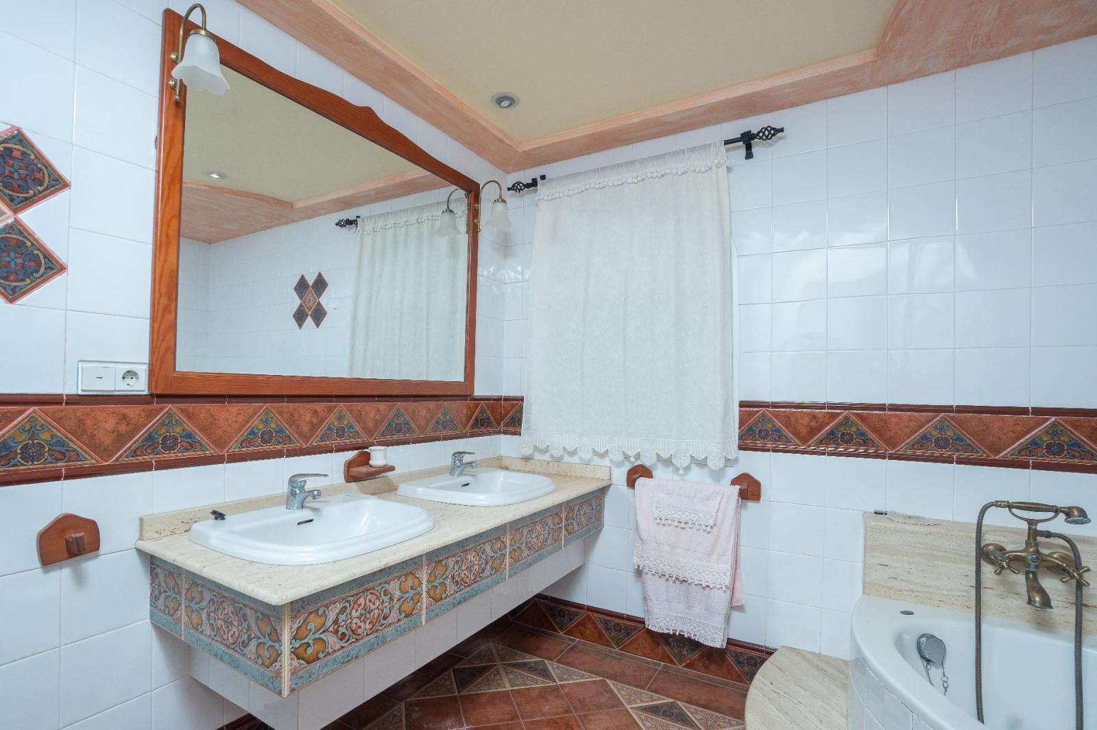 Chalet for Sale in Elche