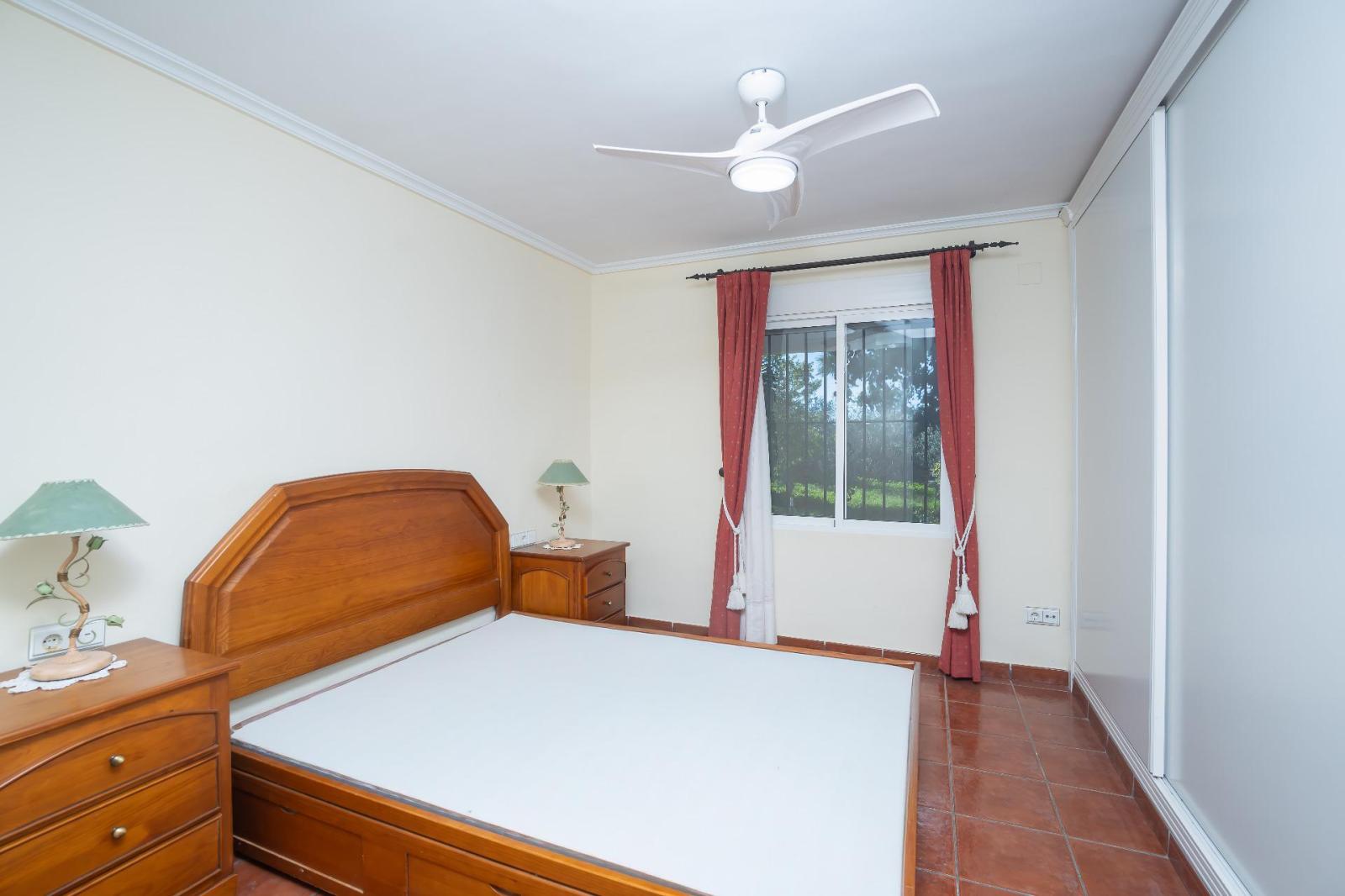 Chalet for Sale in Elche