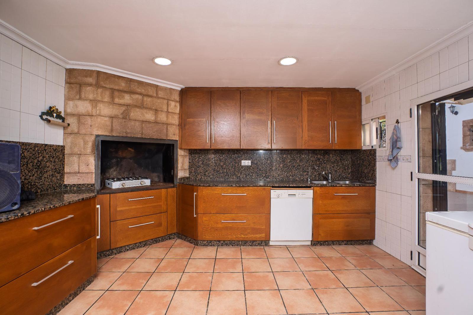Chalet for Sale in Elche