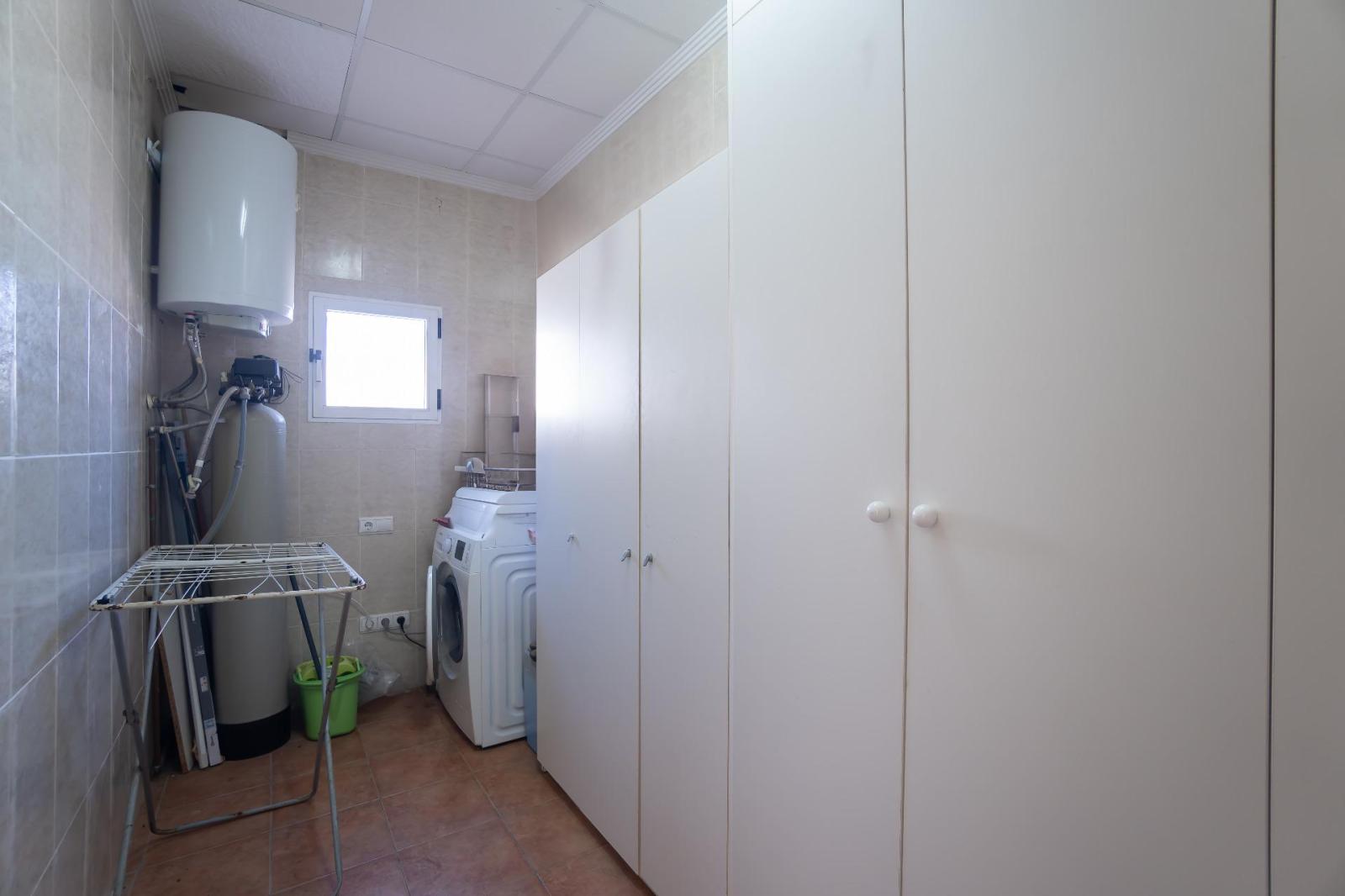 Chalet for Sale in Elche