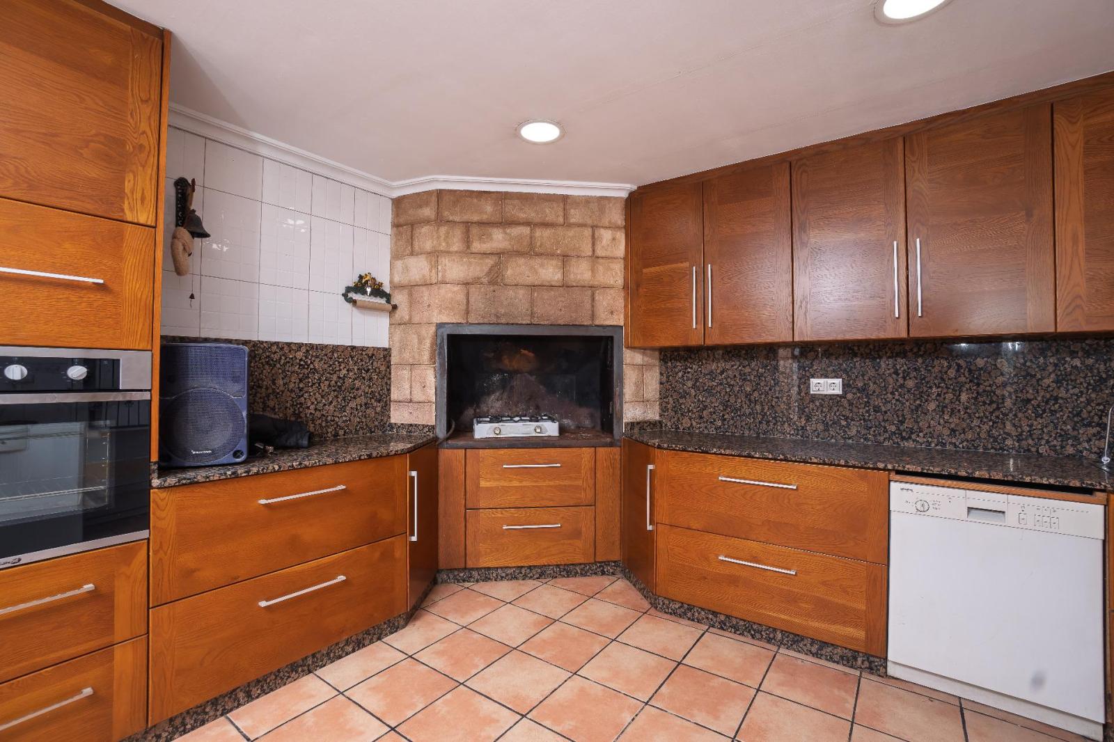 Chalet for Sale in Elche