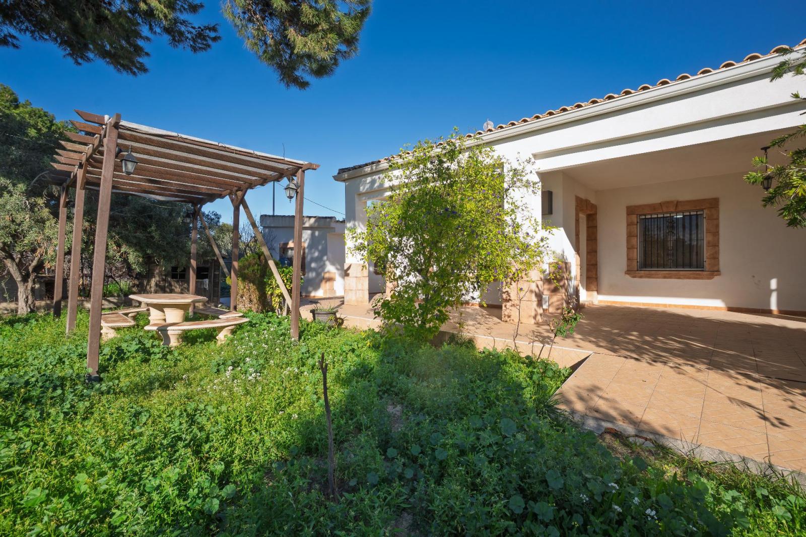 Chalet for Sale in Elche