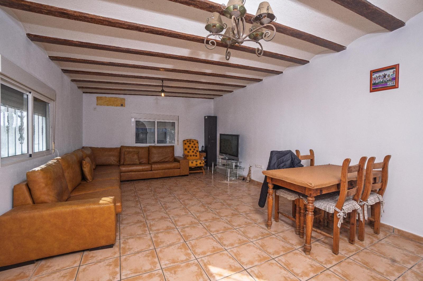 Chalet for Sale in Elche