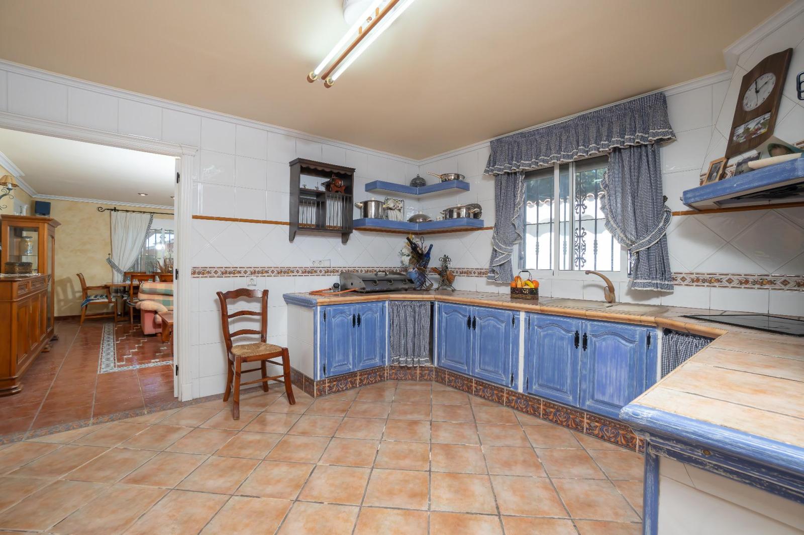 Chalet for Sale in Elche