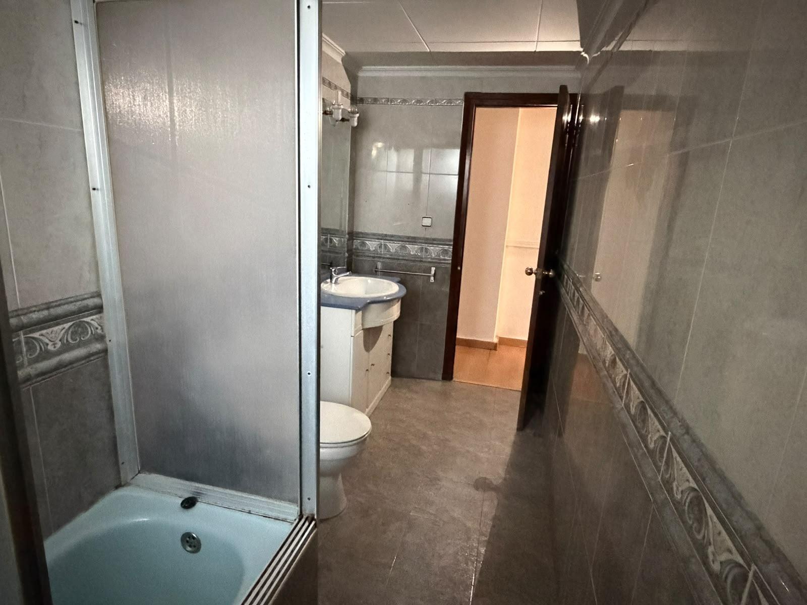 Flat for Sale in Canals