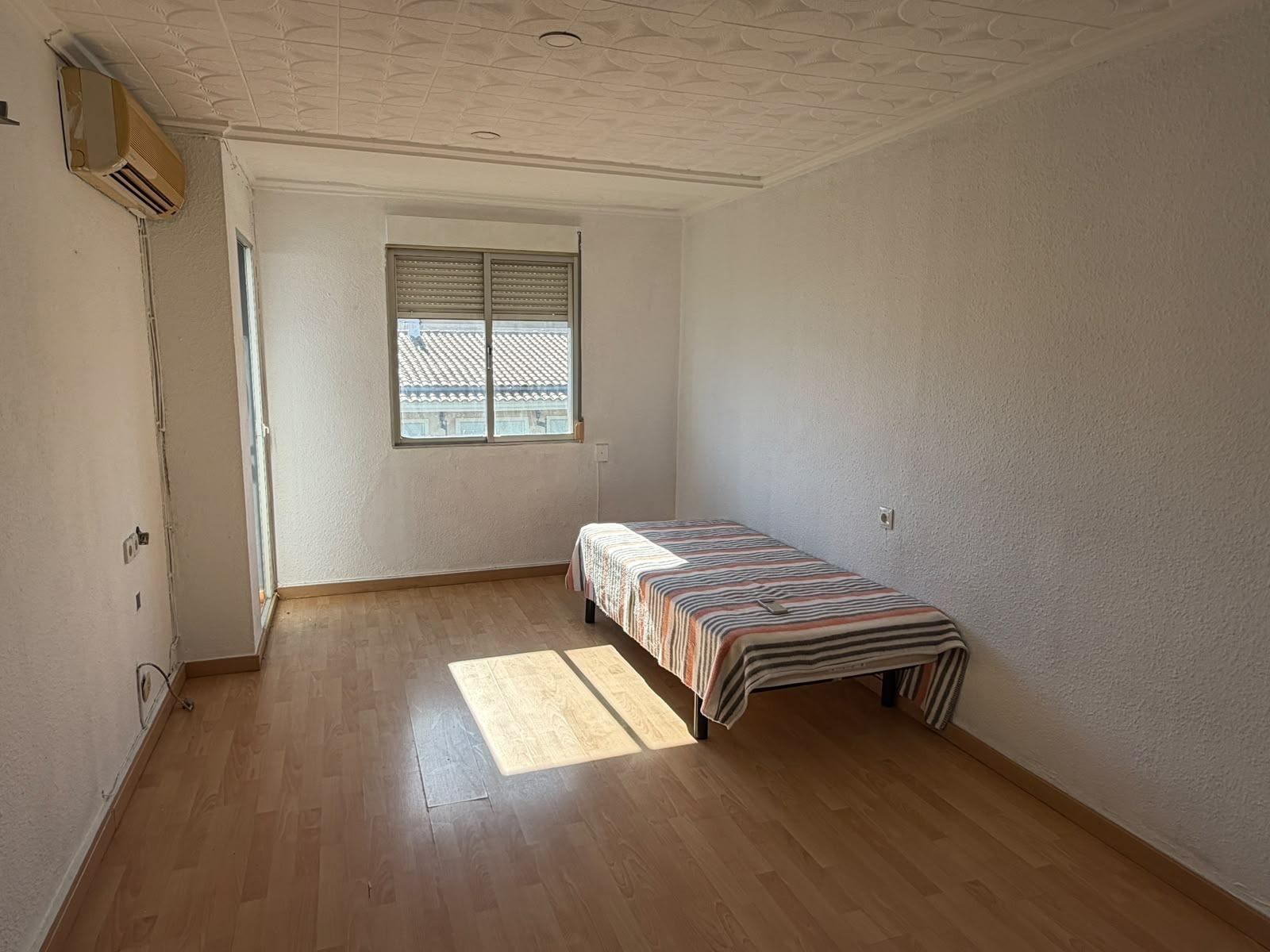 Flat for Sale in Canals