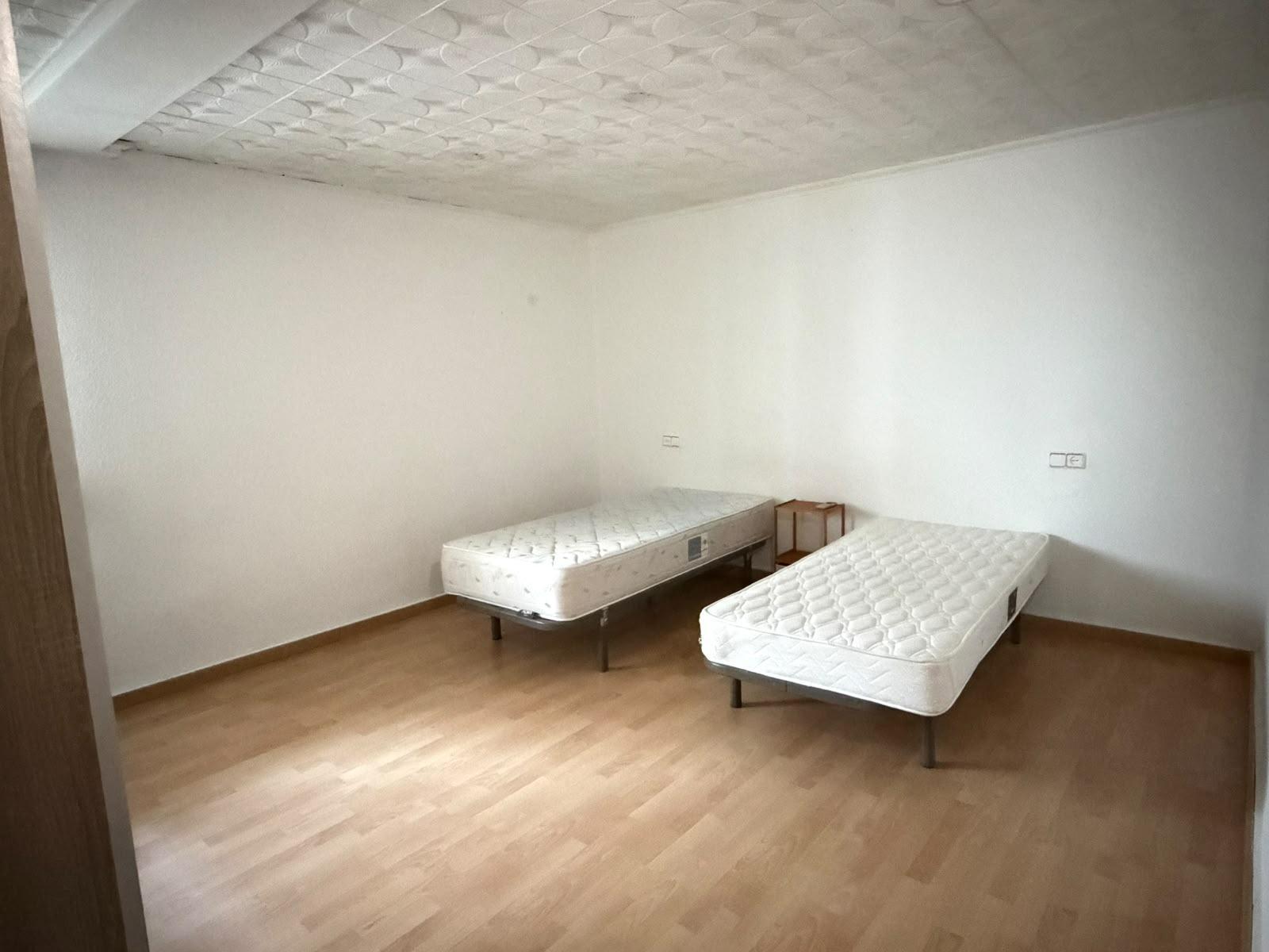 Flat for Sale in Canals