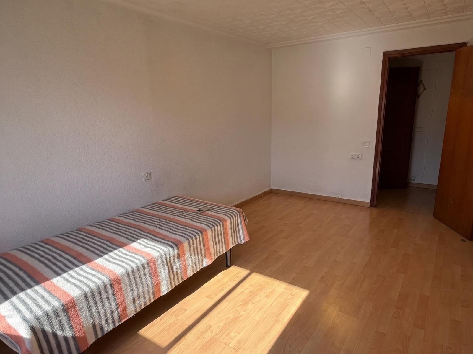Flat for Sale in Canals