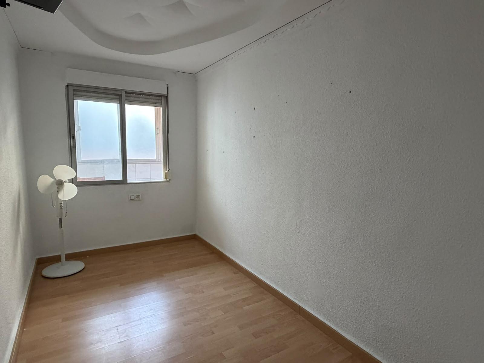 Flat for Sale in Canals