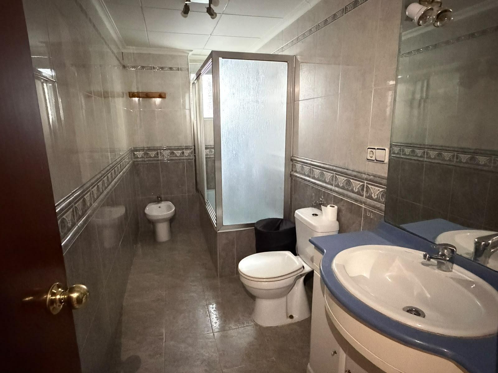 Flat for Sale in Canals