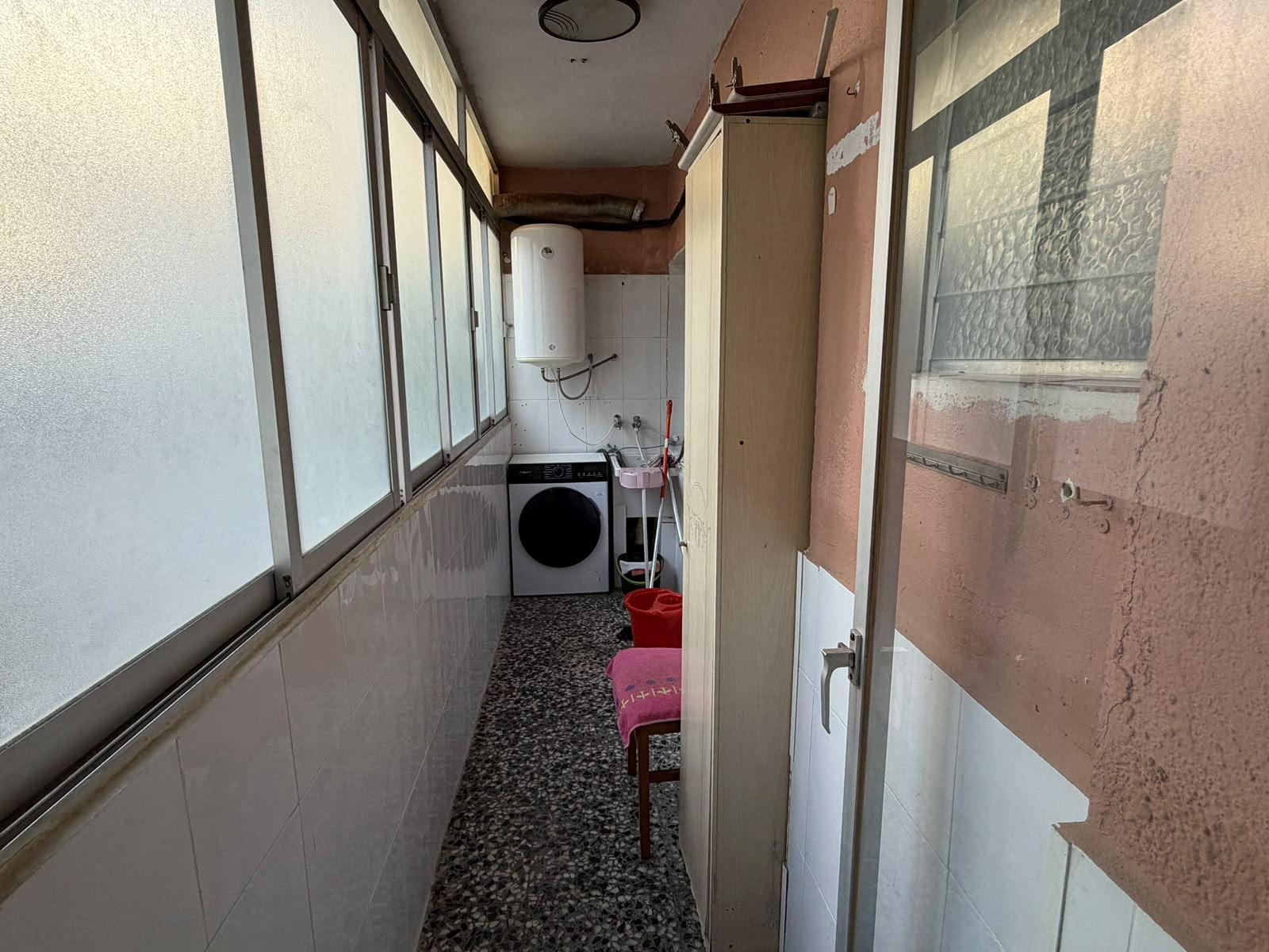 Flat for Sale in Canals