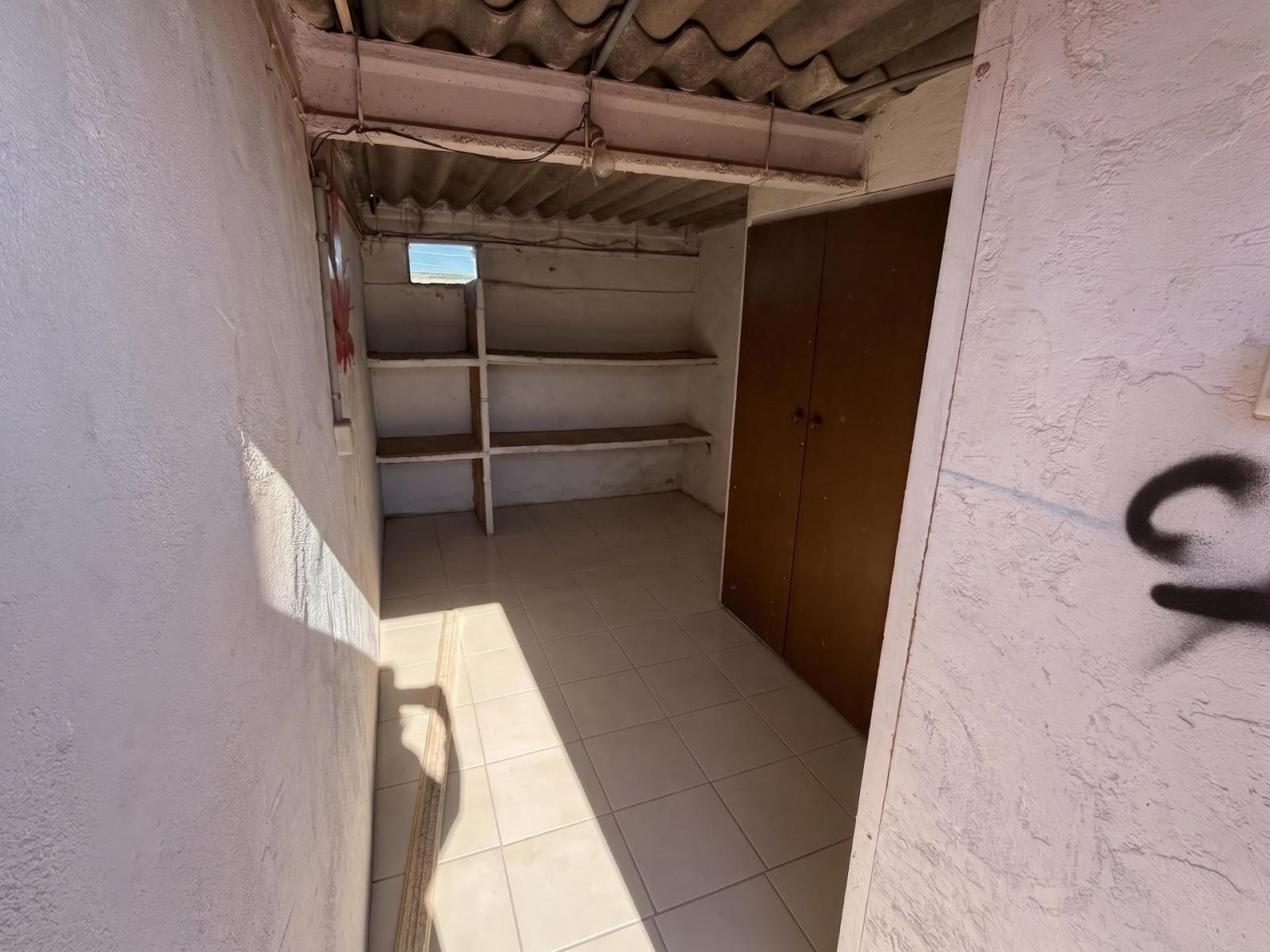 Flat for Sale in Canals