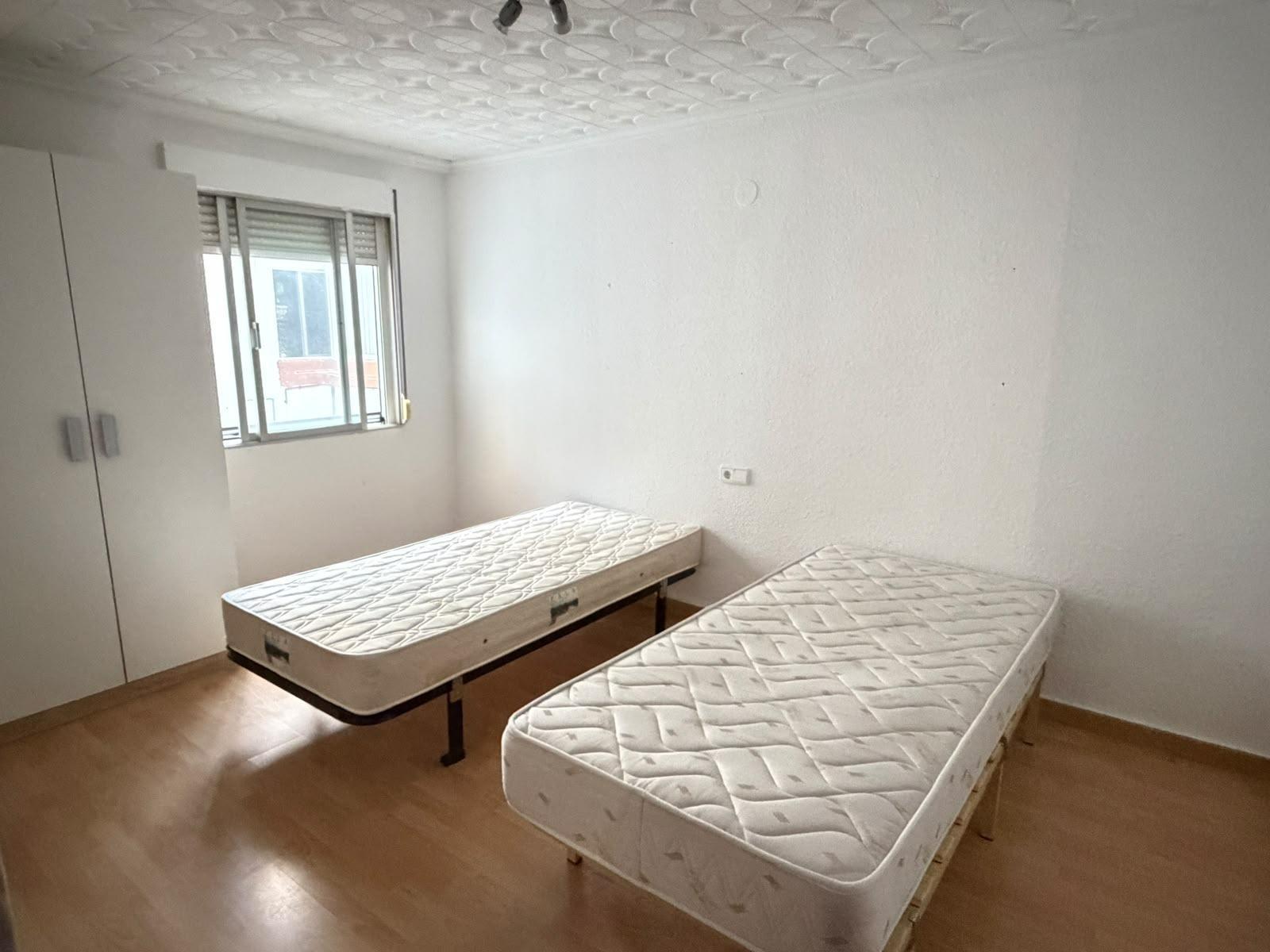 Flat for Sale in Canals