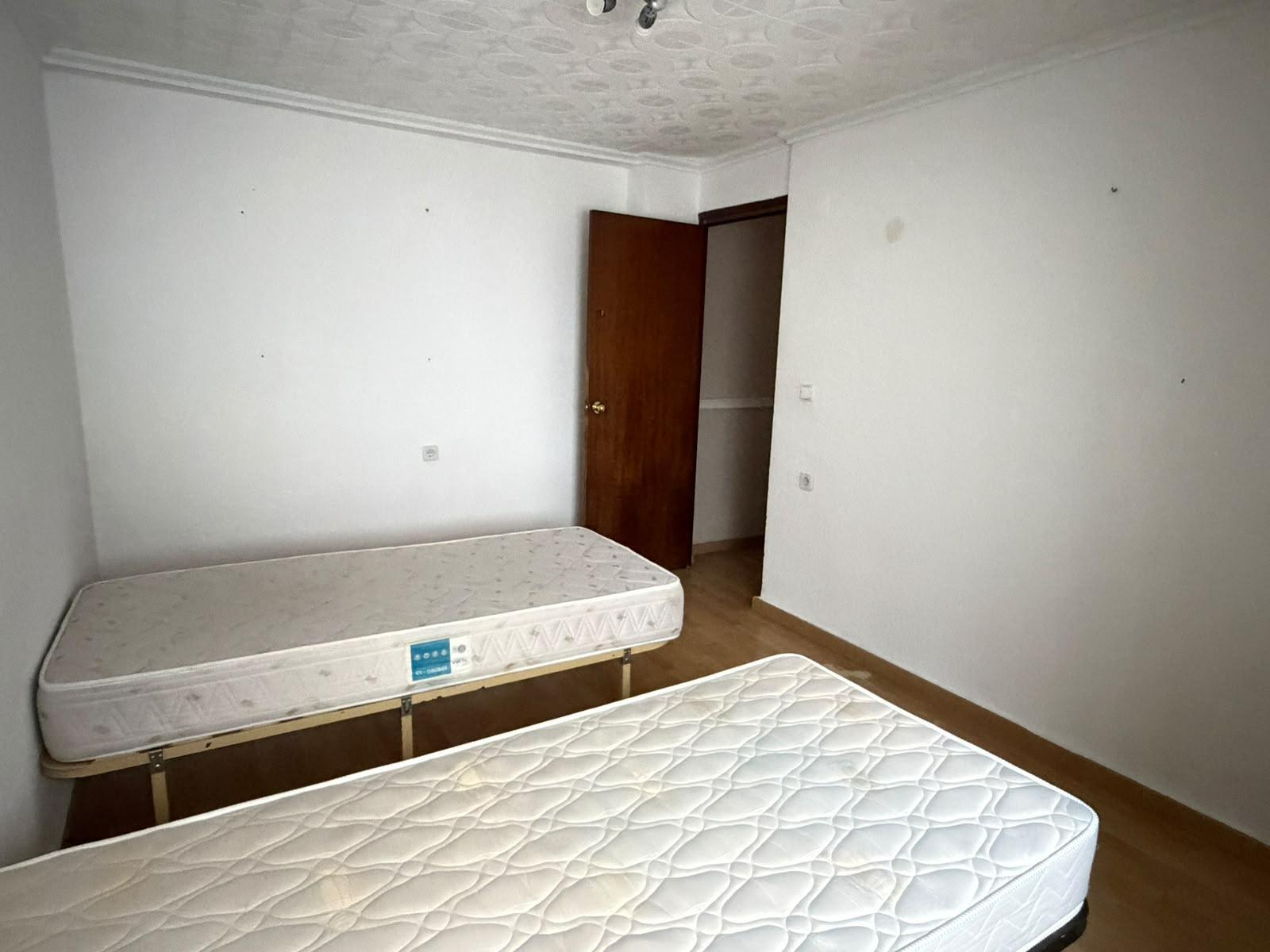 Flat for Sale in Canals