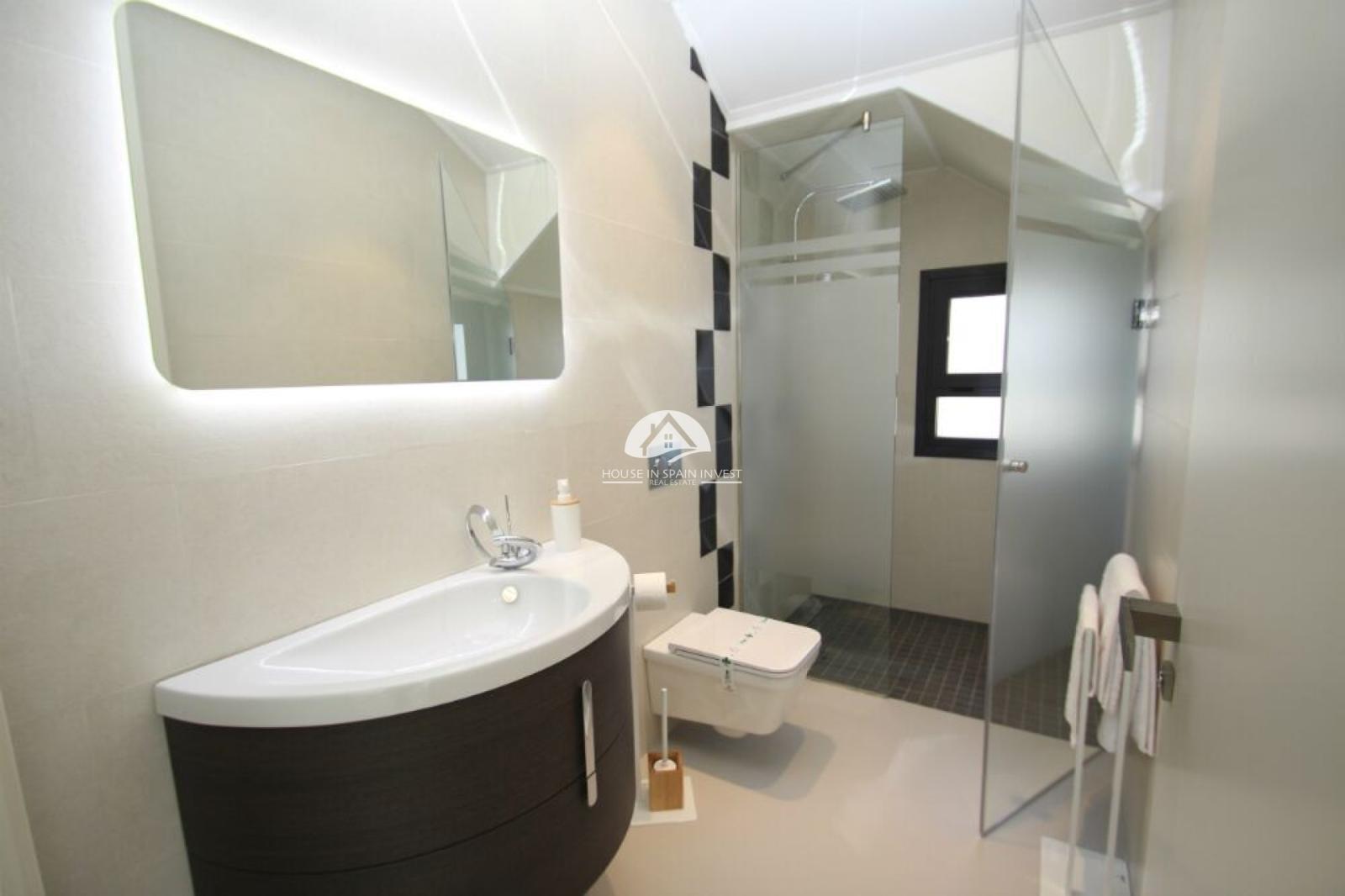 Villa for Sale in San Miguel de Salinas