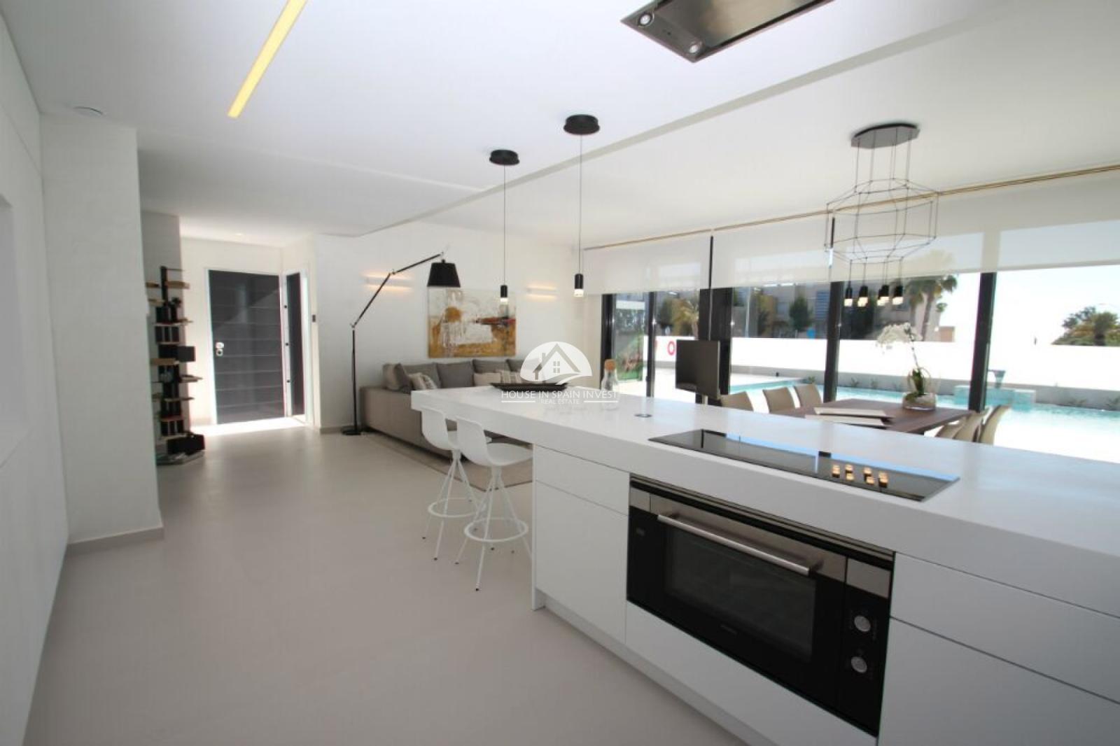 Villa for Sale in San Miguel de Salinas