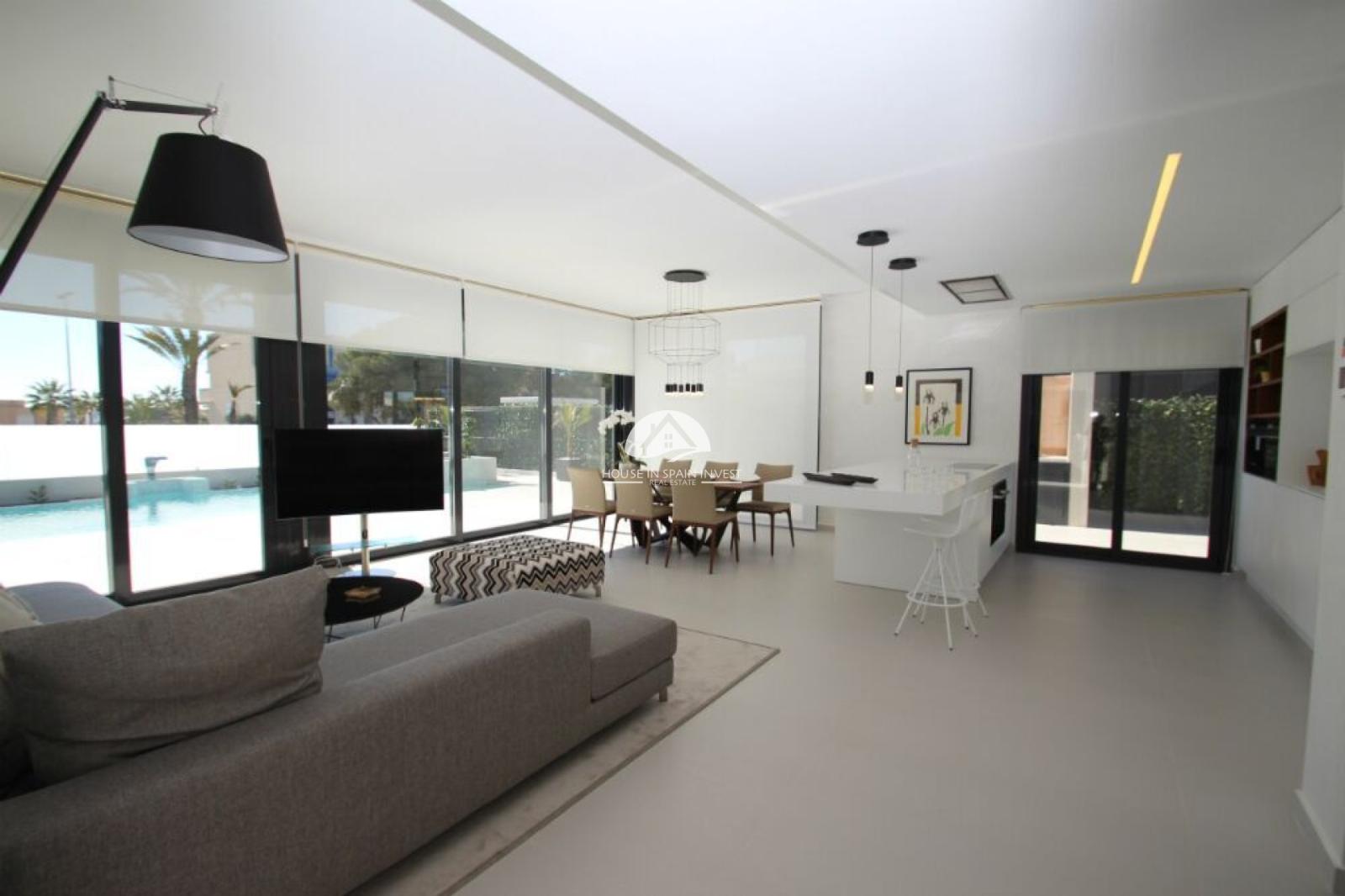 Villa for Sale in San Miguel de Salinas