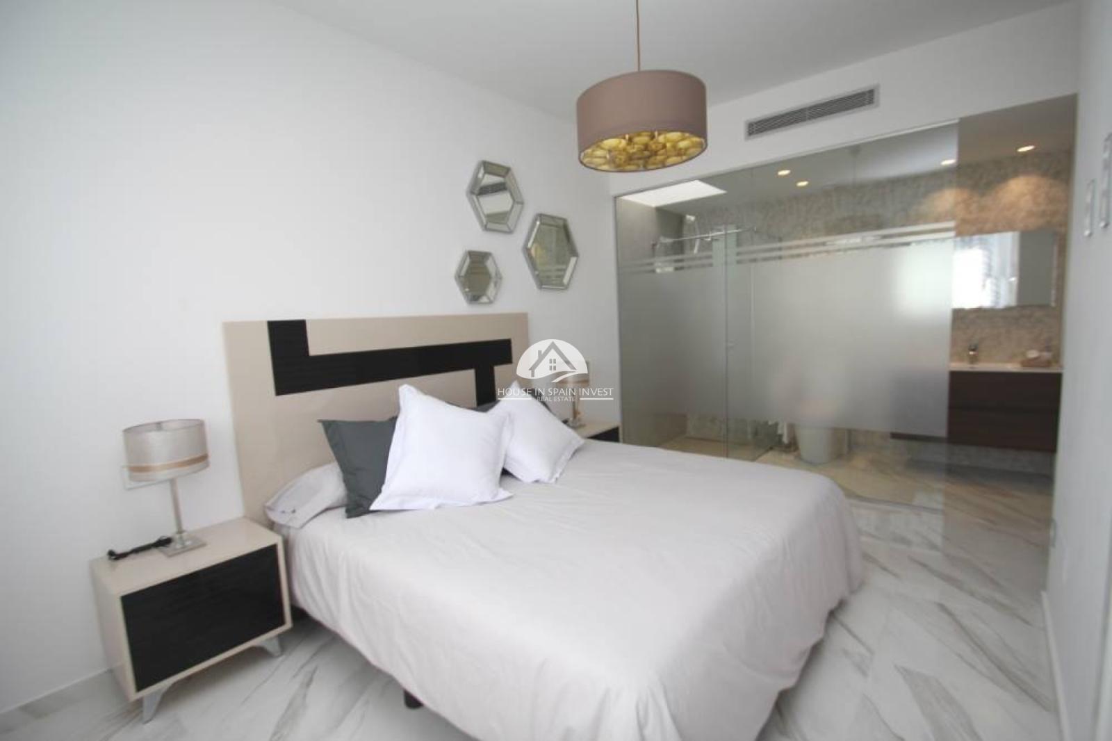 Villa for Sale in San Miguel de Salinas
