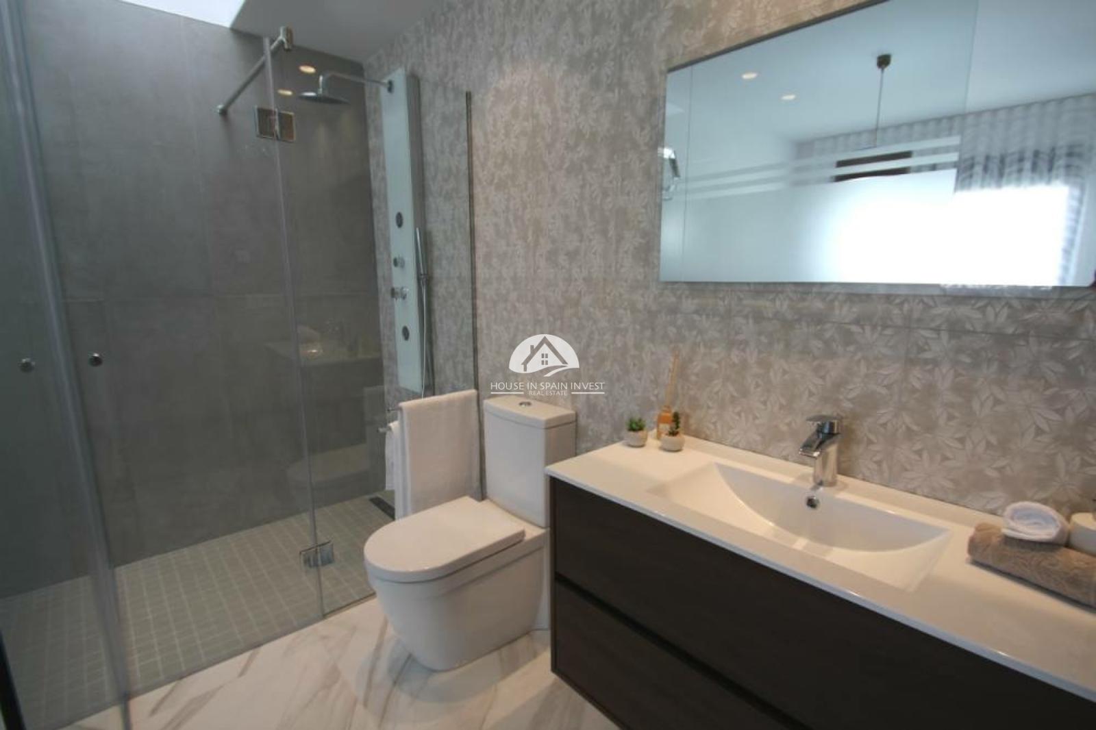 Villa for Sale in San Miguel de Salinas