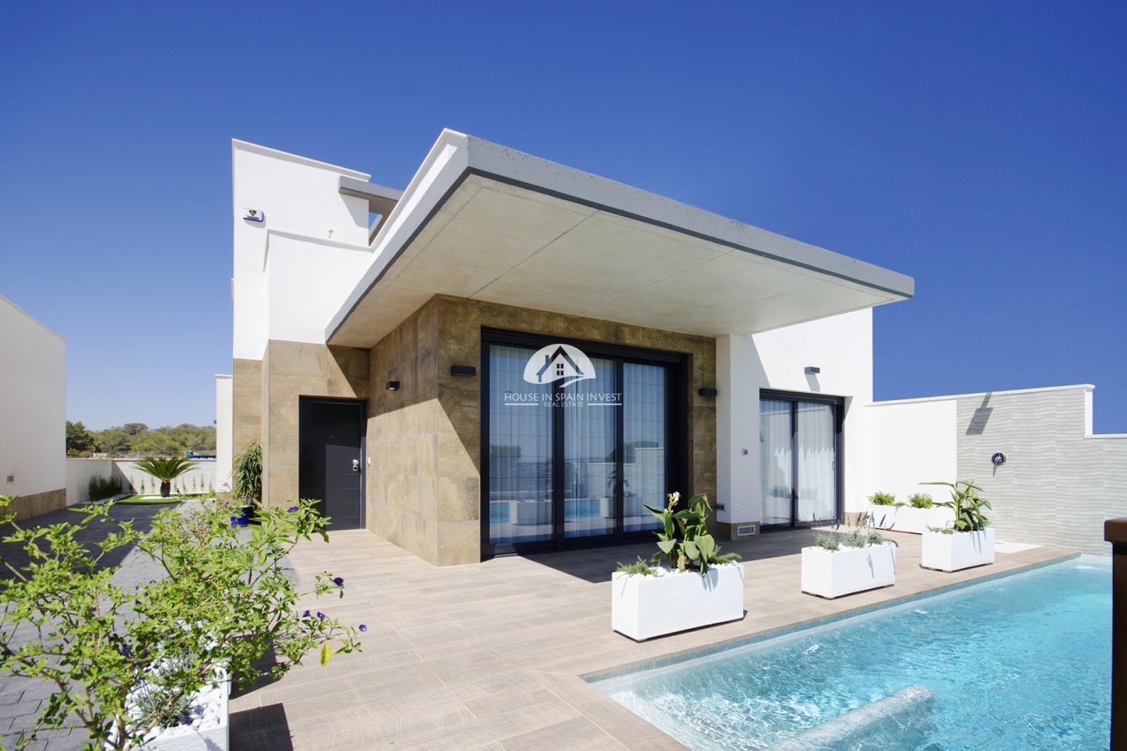 Villa for Sale in San Miguel de Salinas