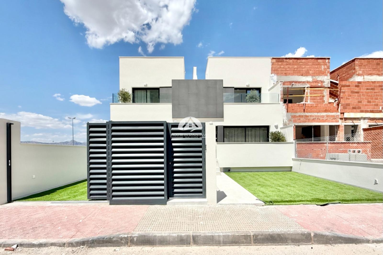 Bungalow for Sale in Cox