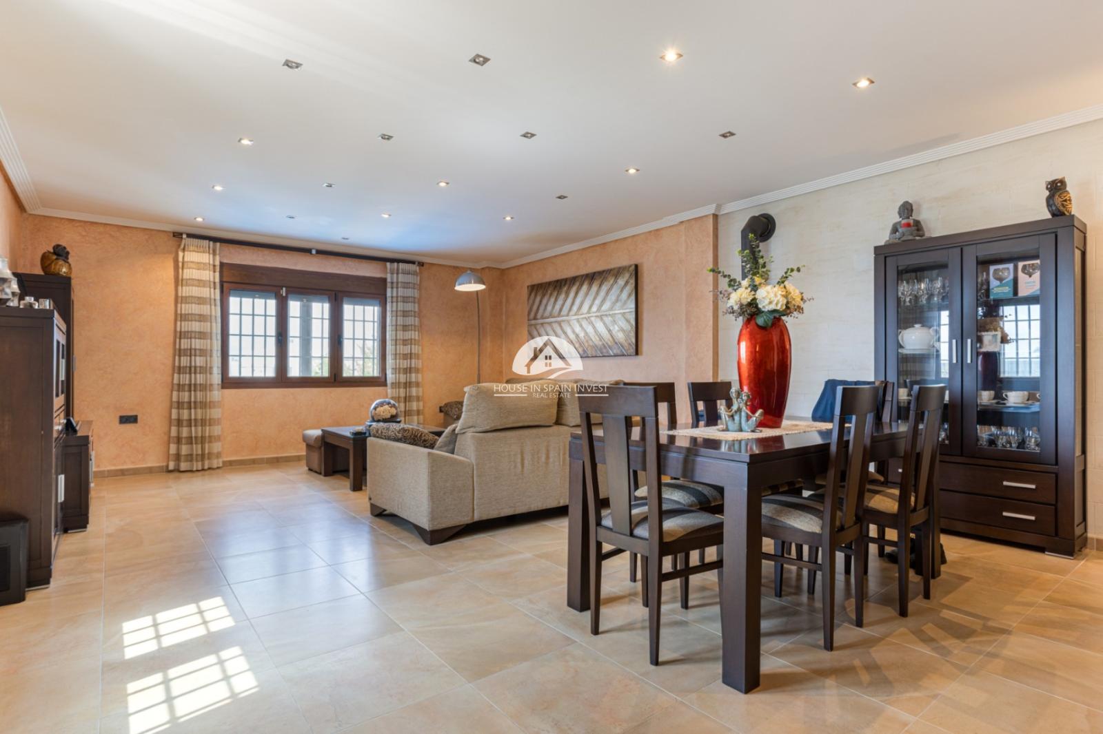 Villa en Venta en Los Montesinos