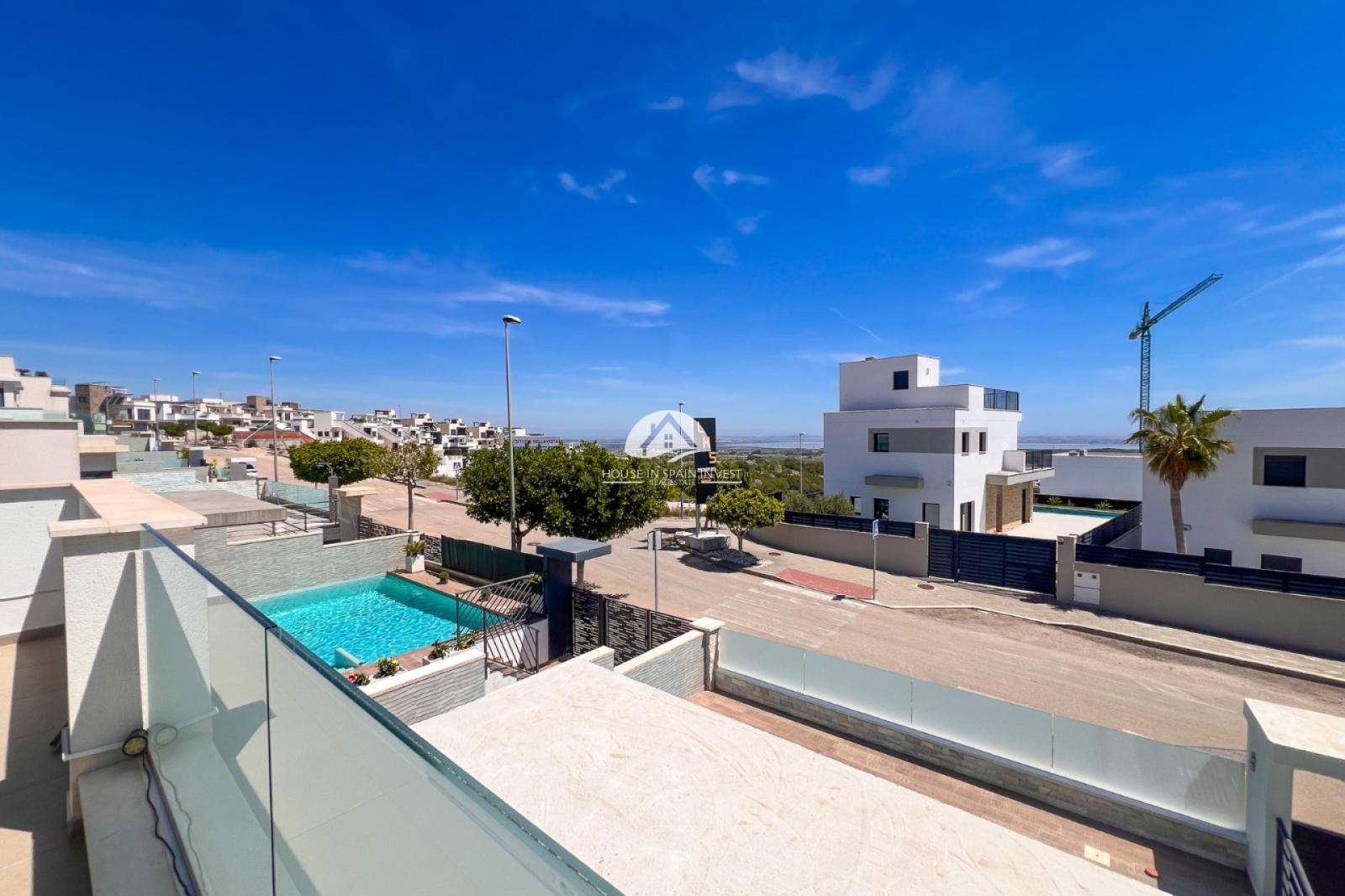 Villa for Sale in San Miguel de Salinas